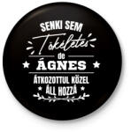 printfashion Egyedi neves névnapi ajándék - Kitűző, hűtőmágnes - Fekete (15724944)