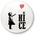 printfashion Be nice - Banksy graffiti - Kitűző, hűtőmágnes - Fehér (7100644)
