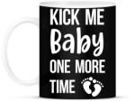 printfashion Kick me baby one more time - Kismama (fehér) - Bögre - Fekete (7057094)