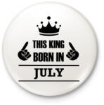 printfashion Ez a király júliusban született - Kitűző, hűtőmágnes - Fehér (3079819)
