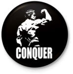 printfashion Conquer - Kitűző, hűtőmágnes - Fekete (3096003)