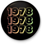 printfashion 1978 - Kitűző, hűtőmágnes - Fekete (12735093)
