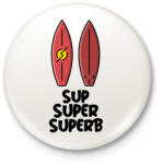 printfashion SUP SUPER SUPERB - Kitűző, hűtőmágnes - Fehér (11459202)