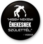 printfashion ÉNEKESNEK SZÜLETTÉL - VODKA - Kitűző, hűtőmágnes - Fekete (10420842)