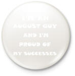 printfashion Augusztusi vagyok és büszke vagyok a sikereimre - Kitűző, hűtőmágnes - Fehér (3079743)