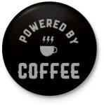 printfashion Powered by Coffee - Kitűző, hűtőmágnes - Fekete (3095448)