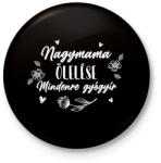 printfashion Nagymama ölelése - Fehér - Kitűző, hűtőmágnes - Fekete (7064131)
