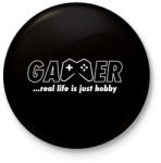 printfashion Gamer: a való élet csak hobbi - Kitűző, hűtőmágnes - Fekete (3103029)