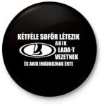 printfashion Kétféle sofőr: Lada - Kitűző, hűtőmágnes - Fekete (3101405)
