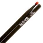 Vic Firth N5BNB baghetă din nuc, tip drop head, cap de nylon, lungime: 406, 4mm - diametru: 15, 1mm, negru, imprimare NOVA (N5BNB)