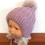  Vastag téli bojtos kötött sapka plüss béléssel, megkötővel - Szilva gyöngyökkel (48-50 cm)