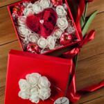  Tökéletes Pillanatok Box + Ajándék Habtulipán szál szalaggal átkötve