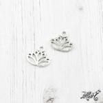  Tibeti ezüst lótusz fityegő, medál (darabár)