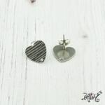  Orvosi fém szív, bedugós fülbevaló alap (1 pár)