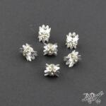  Ezüst-áttetsző színű virág szirmos strasszos köztes - (1 db)