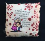  Párna kocka - A nagymama egy kicsit - Ajándék Nagymamának (DP009)