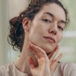  Cercei din argint placat cu aur cu perlă de cultura - Simpli și eleganți (EMA40hookau)
