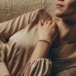 Brățară din argint cu perle naturale și inima cu zirconii - Eleganță naturală (EMAb88)