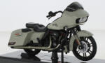 Maisto Harley Davidson CVO Road Glide, light grey/black, 2018 scala 1/181/43 (26580)