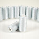 Takoy Poliészter cérna TKY 500 m világosszürke színű