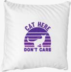 Los Polos Cat here don't care párna