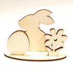  Nyuszkó virággal és tojással. Talp mérete: 9, 7x3, 1 cm, nyuszkó mérete: 5x6, 7 cm