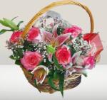  КОШНИЦА С РОЗИ, ЛИЛИУМ И БОНБОНИ , , lindor, ,