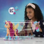Hasbro Én kicsi pónim - Interaktív távirányítós RC görkoris Sunny Starscout póni, My Little Pony (F1786) - morzsajatekbolt