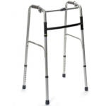  Összecsukható, lépegető járókeret, állítható magasságú