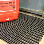 AVRubber Ipari munkahelyi biztonsági szőnyeg fekete 90 cm széles 5 méter hosszú tekercs prémium kategóriájú