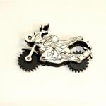  Kulcstartóalap, forgatható kerekű motor. Mérete: 5, 5x5x0, 9 cm