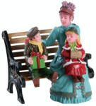 Lemax sitting together Caddington Village 2018 - kvikki