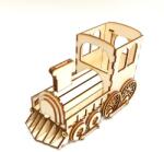  Mozdony alakú ceruzatartó radirtartó fiókkal. Mérete: 205x10, 5x11, 5 cm