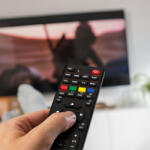  Univerzális TV távirányító - 250+ típushoz - fekete - 2 x AAA (39680)