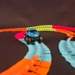  Egyedülálló rugalmas autópálya világító játékautóval (DS65030668)