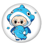  Labubu - Kék cápa jelmezes hűtőmágnes (633302)