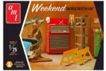 ROUND2 AMT 1/25 Garage Accessory Set #1 "Weekend Wrenchin" szerszámok és figura dioráma kiegészítő (AMTPP015M)
