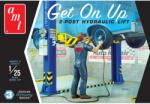ROUND2 AMT 1/25 Garage Accessory Set #3 "Get On Up" hidraulikus emelő dioráma kiegészítő (AMTPP017M)