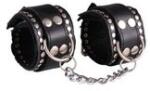 BLACKRED Fekete/fekete díszített bőr kézbilincs