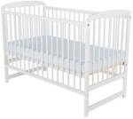 BabyNeeds - Patut din lemn Ola 120x60 cm, Din lemn de pin, Stabil si rezistent, Inaltime saltea reglabila pe 3 nivele, Laterala cu 3 bete detasabile, EN716-1, EN716-2, Alb (BOOLA01AL)