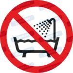  Fürdőkádban - zuhany alatt - víztartályban használni tilos piktogram matrica P026 : Tábla-matrica mérete - 150 x 150 mm, Tábla-matrica típusa - matrica