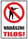  Vadászni tilos piktogram+felirat tábla matrica : Tábla-matrica mérete - A5 / 148 x 210 mm, Tábla-matrica típusa - 3mm pvc tábla