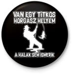 printfashion Van egy titkos horgász helyem - Kitűző, hűtőmágnes - Fekete (17679871)