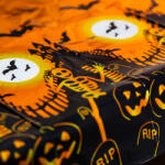 Family Halloween-i asztalterítő - alumínium hatású - 137 x 183 cm - sírköves (56542C) - platinashop