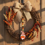  Őszi dekoráció - manó tökkel - akasztható - fa - 31 x 5 cm 59024B (59024B)