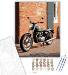  Retro Café Racer a Téglaépület Előtt - számfestő készlet - 40×50 cm (Keretre feszítve)