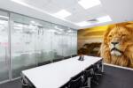 DIMEX ART Самозалепваща се флизелинова фототапета величествен лъв 375 x 250 см