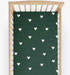 Goldea gyermek körgumis pamut lepedő kiságyba - szívecskék, sötétzöld alapon 70 x 140 cm