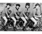DIMEX ART Fototapetă vlies femei pe bicicletă 375 x 250 cm