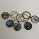  Sünis kulcstartó - üveglencsés, fém kerettel